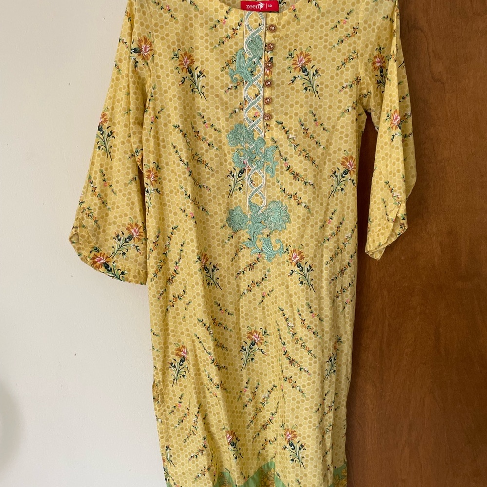 Pakistani 2 pc yellow suit Medium